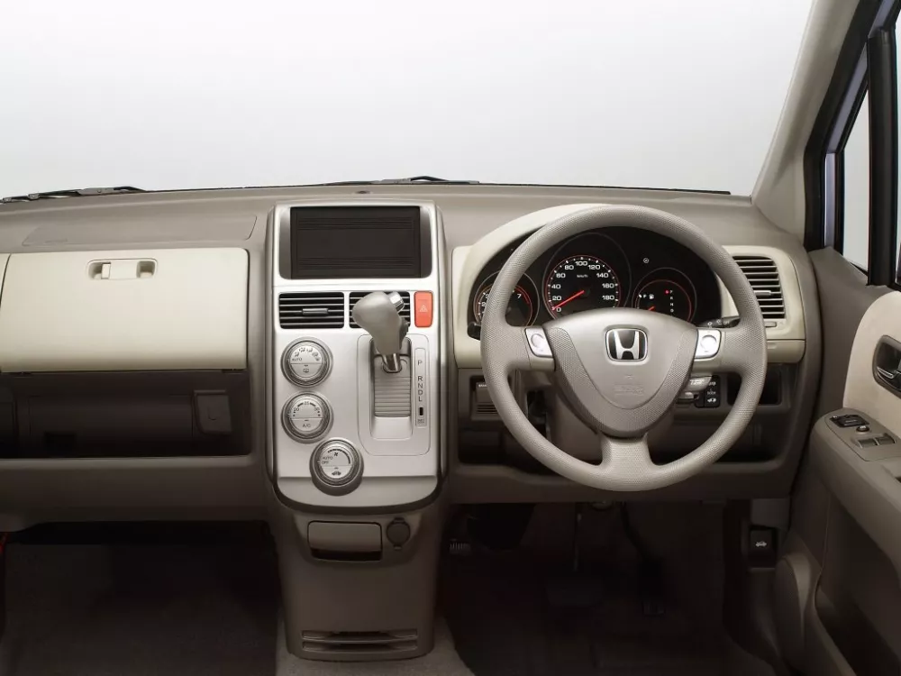 Автомобиль Honda Mobilio I Рестайлинг Компактвэн