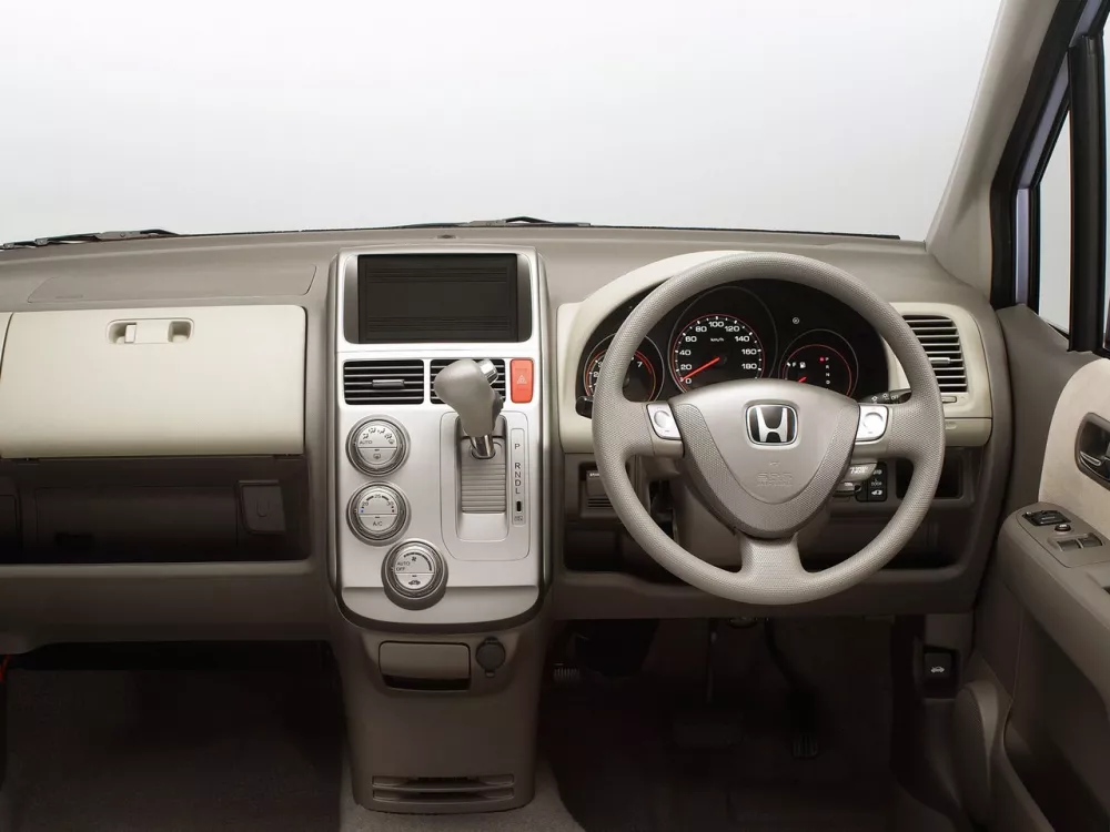 Автомобиль Honda Mobilio Spike I Рестайлинг Компактвэн
