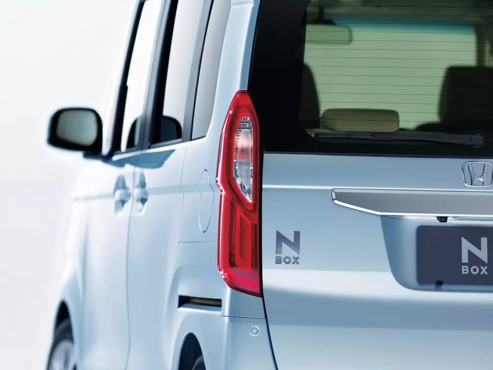 Автомобиль Honda N-BOX II Микровэн