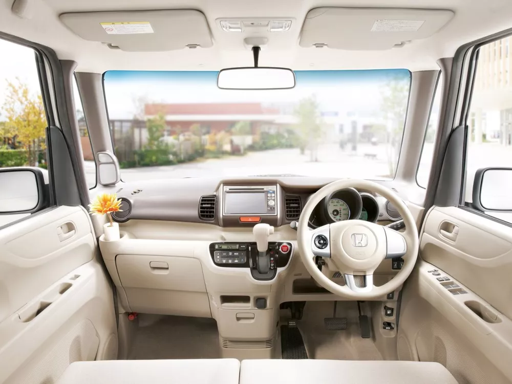 Автомобиль Honda N-BOX I Микровэн