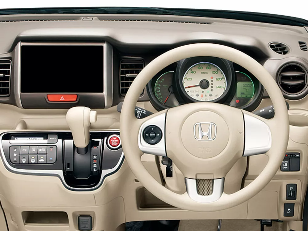 Автомобиль Honda N-BOX I Микровэн