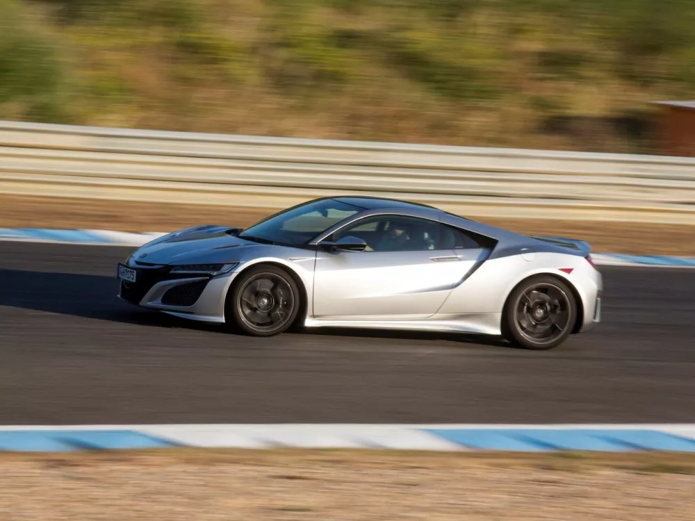 Автомобиль Honda NSX II Купе