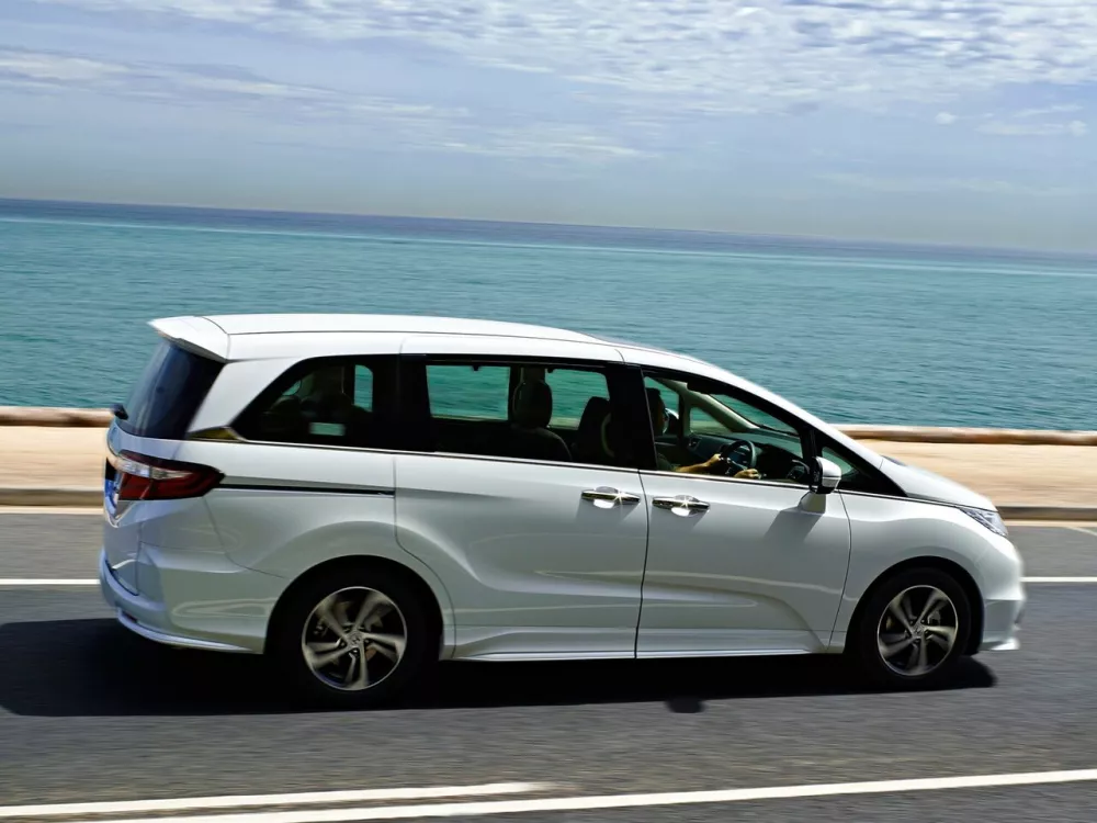 Автомобиль Honda Odyssey V Минивэн