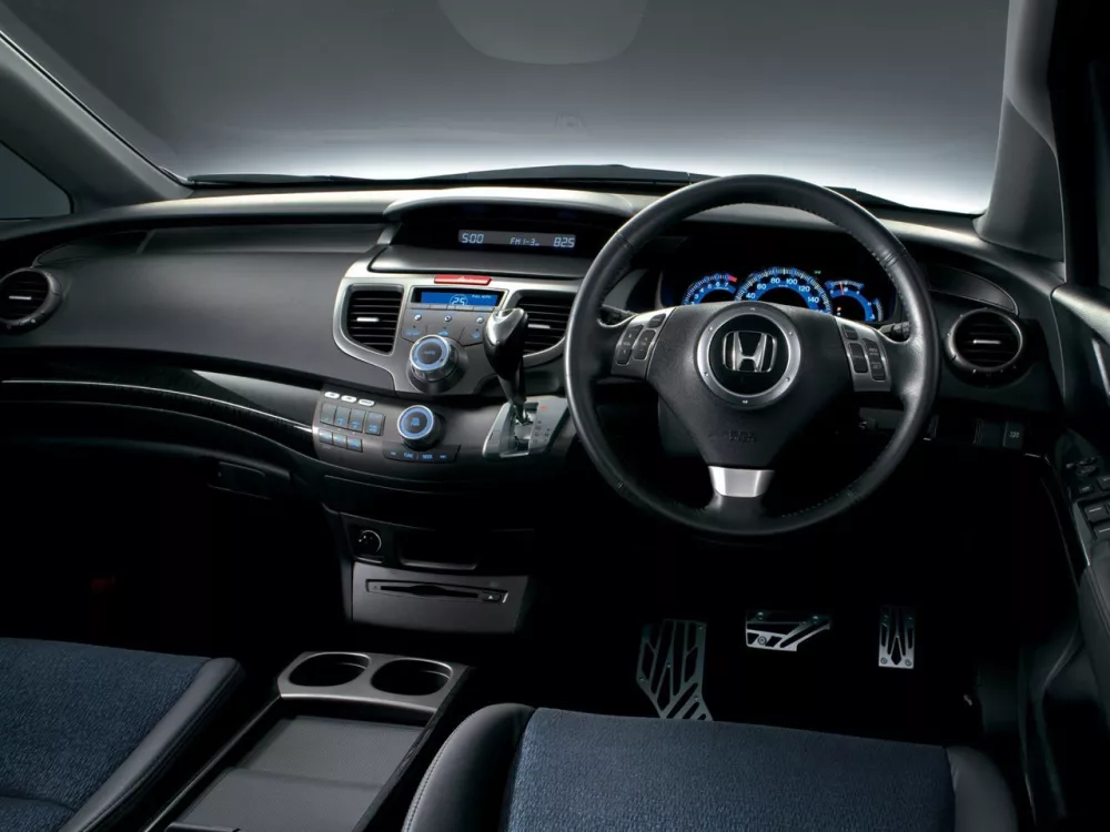 Автомобиль Honda Odyssey III Компактвэн