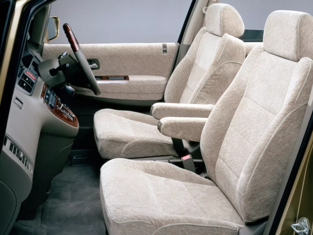 Автомобиль Honda Odyssey II Рестайлинг Компактвэн