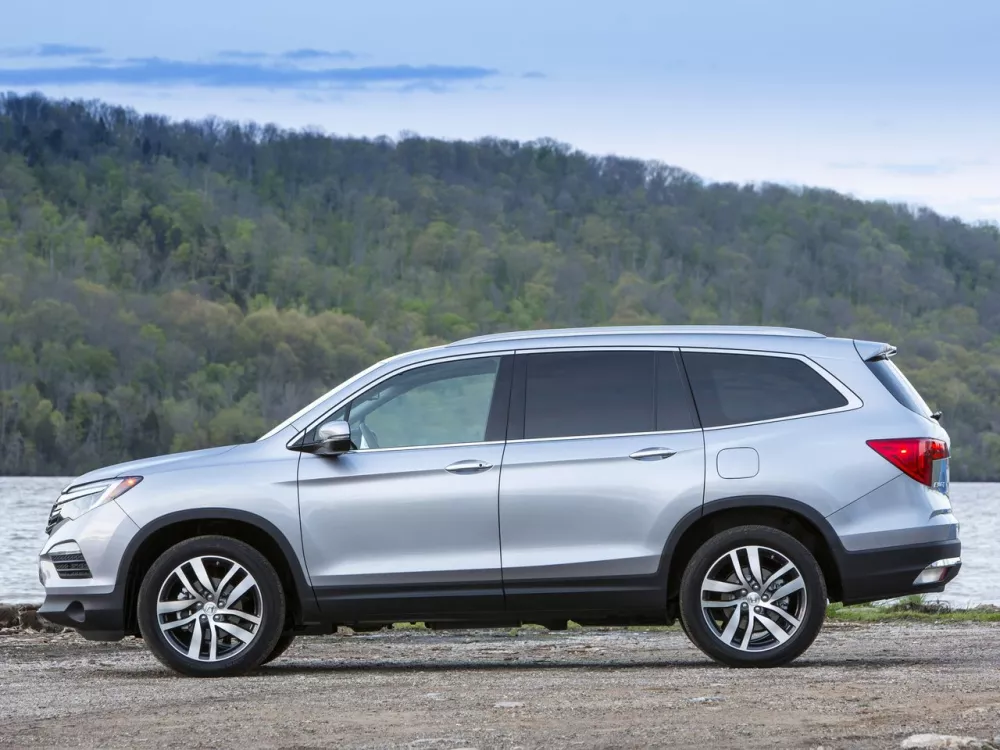 Автомобиль Honda Pilot III Внедорожник (5 дверей)