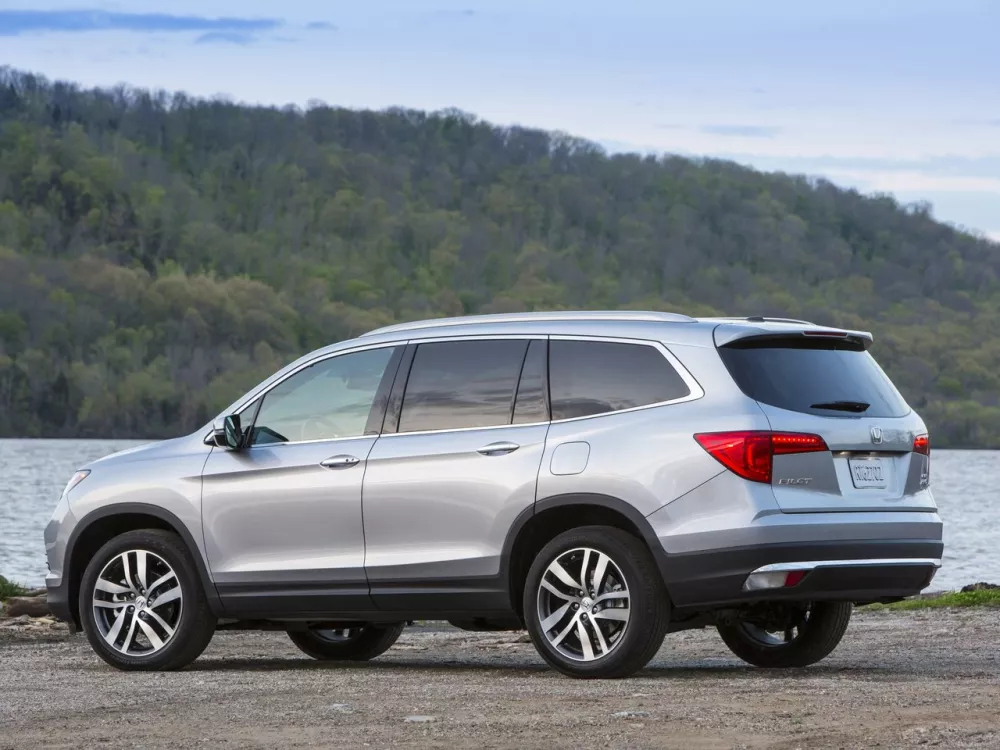 Автомобиль Honda Pilot III Внедорожник (5 дверей)