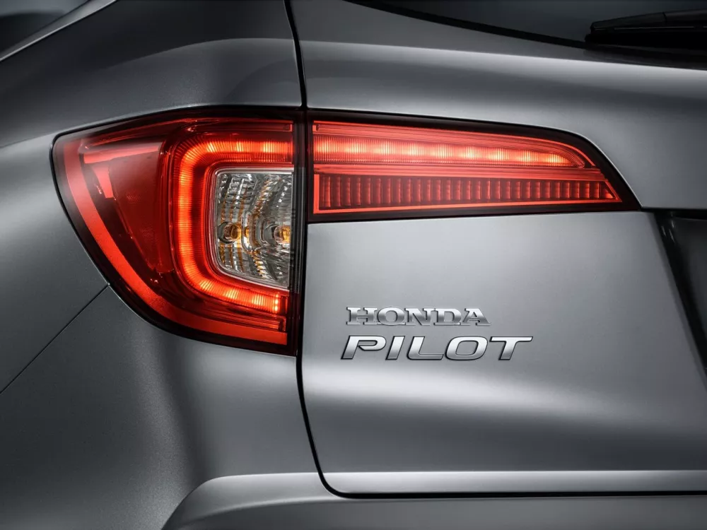 Автомобиль Honda Pilot III Внедорожник (5 дверей)