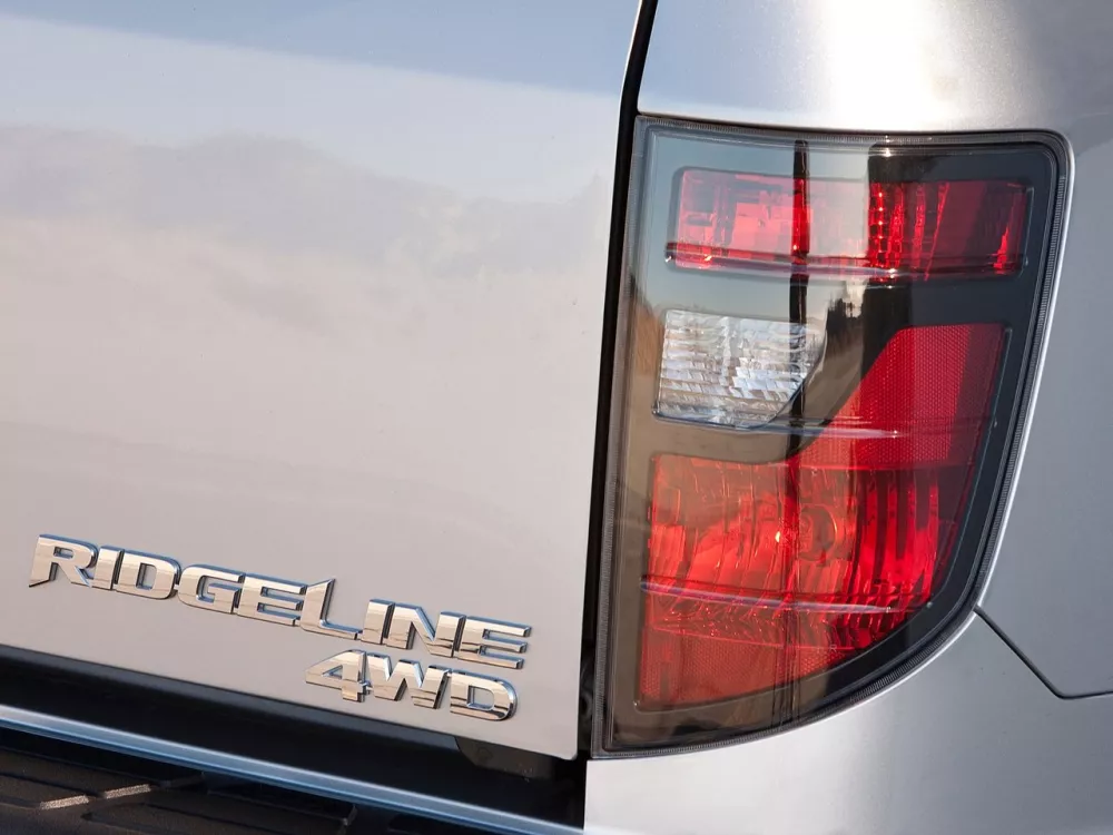 Автомобиль Honda Ridgeline I Рестайлинг Пикап Двойная кабина