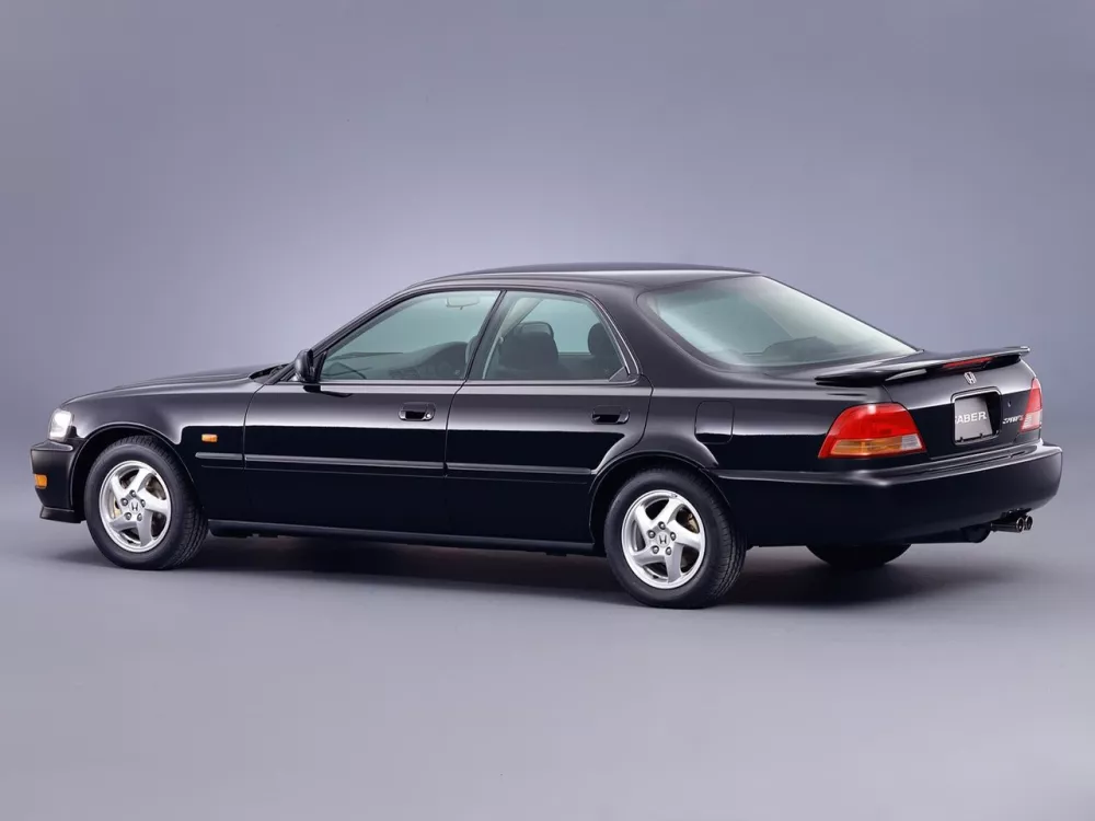 Автомобиль Honda Saber I Седан