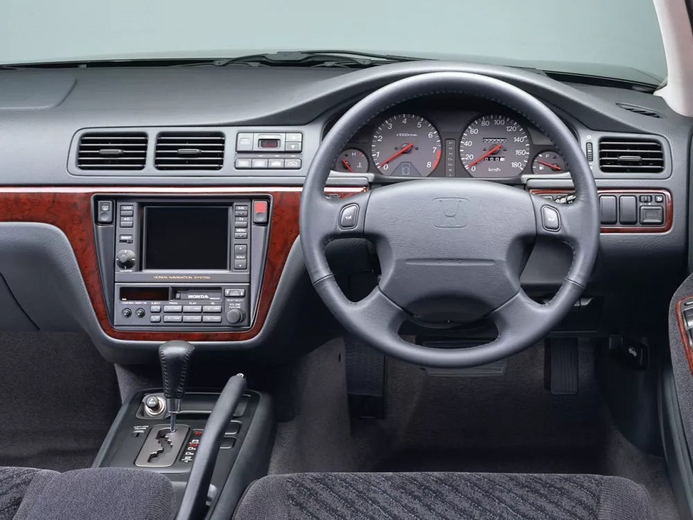 Автомобиль Honda Saber I Седан