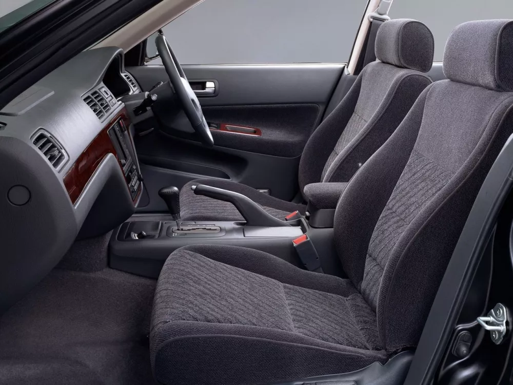 Автомобиль Honda Saber I Седан