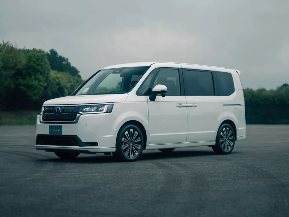 Автомобиль Honda Stepwgn VI Минивэн Spada