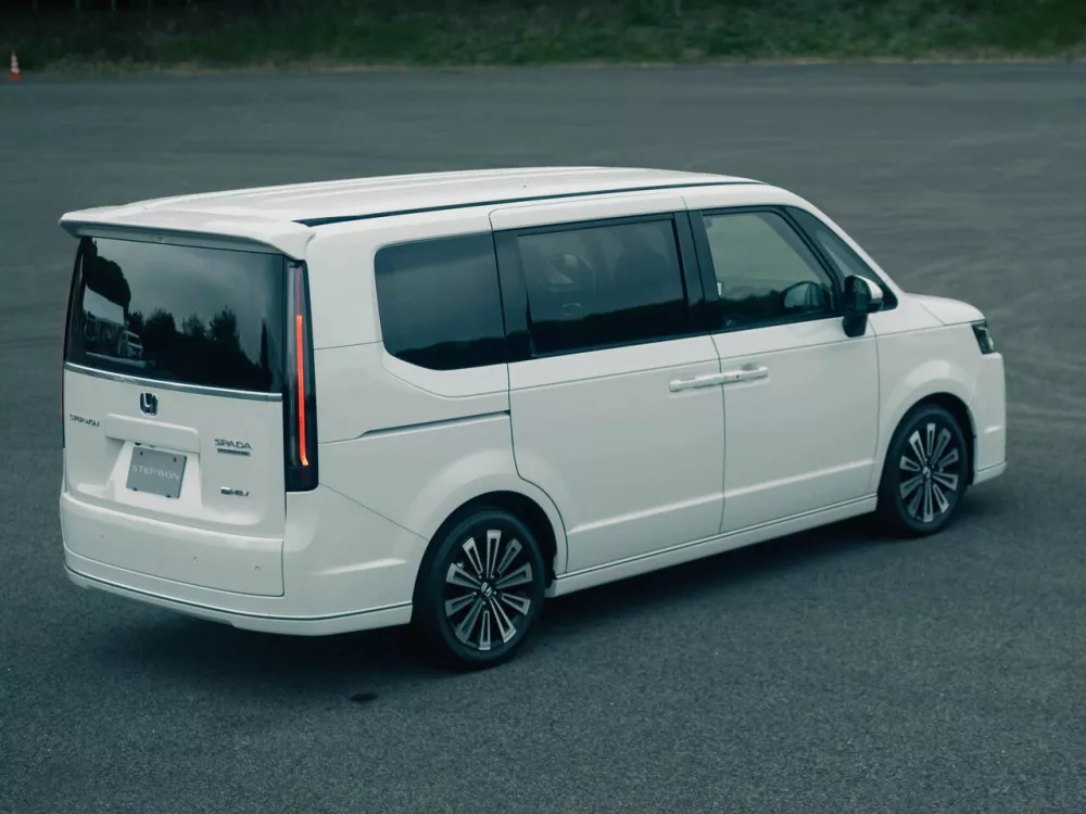 Автомобиль Honda Stepwgn VI Минивэн Spada