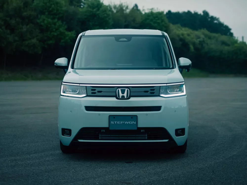 Автомобиль Honda Stepwgn VI Минивэн