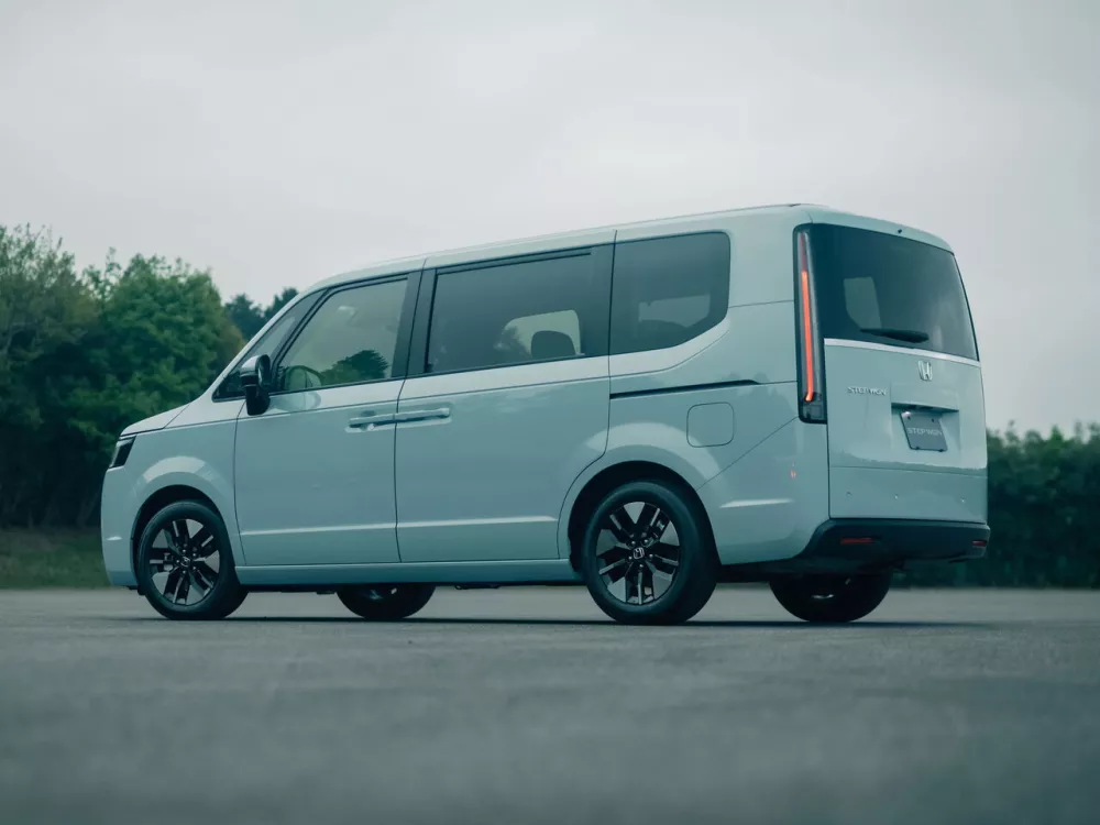 Автомобиль Honda Stepwgn VI Минивэн