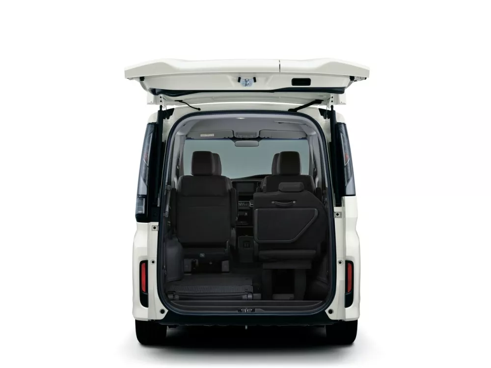 Автомобиль Honda Stepwgn V Рестайлинг Минивэн Spada