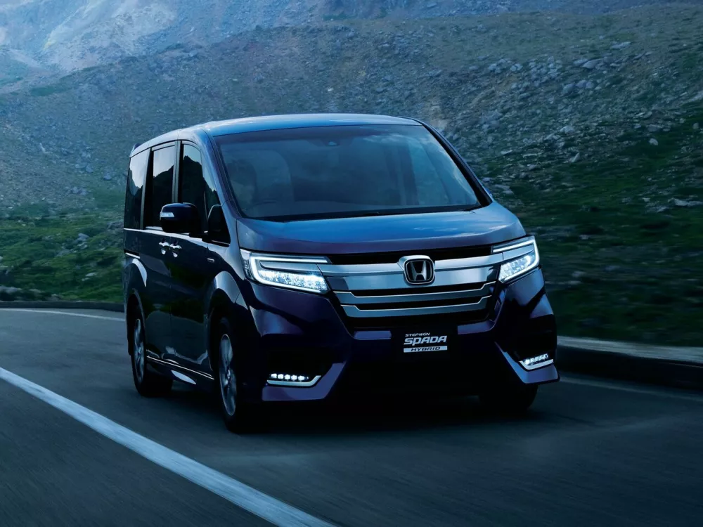 Автомобиль Honda Stepwgn V Рестайлинг Минивэн Spada