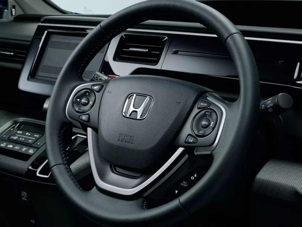 Автомобиль Honda Stepwgn V Рестайлинг Минивэн Spada