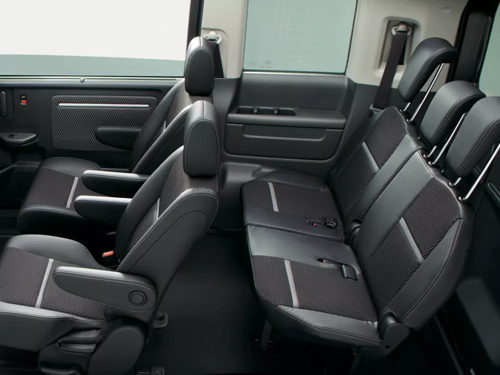 Автомобиль Honda Stepwgn V Рестайлинг Минивэн Spada