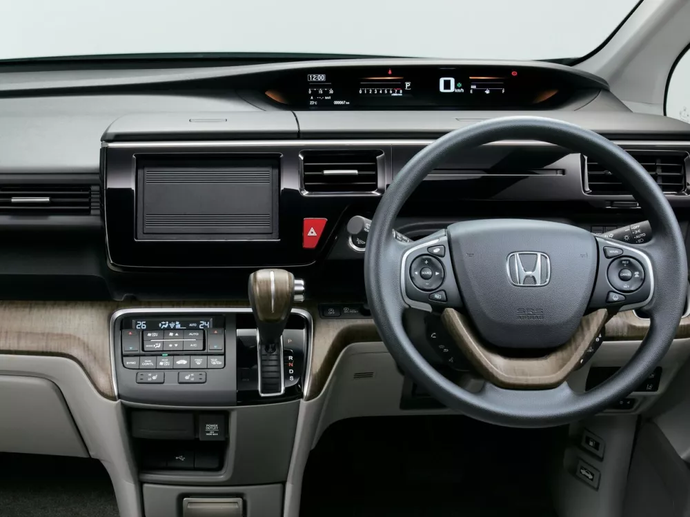 Автомобиль Honda Stepwgn V Рестайлинг Минивэн