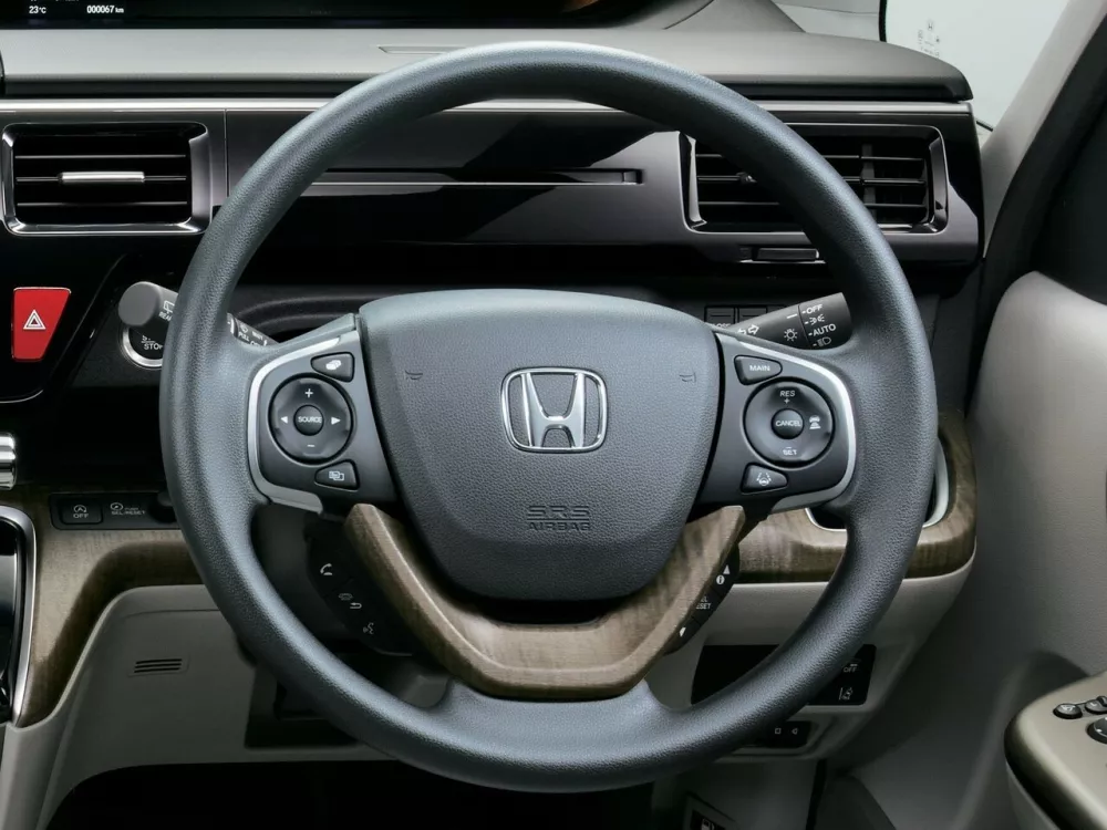 Автомобиль Honda Stepwgn V Рестайлинг Минивэн