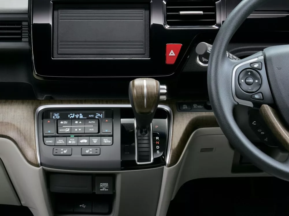 Автомобиль Honda Stepwgn V Рестайлинг Минивэн