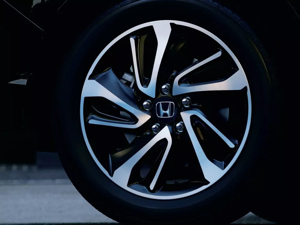 Автомобиль Honda Stepwgn V Рестайлинг Минивэн Spada