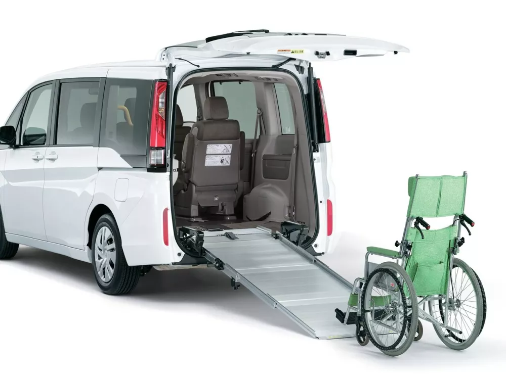 Автомобиль Honda Stepwgn V Минивэн