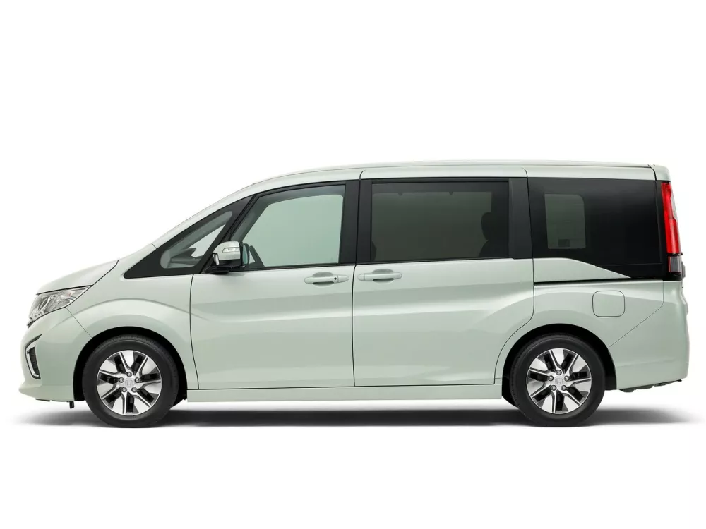 Автомобиль Honda Stepwgn V Минивэн