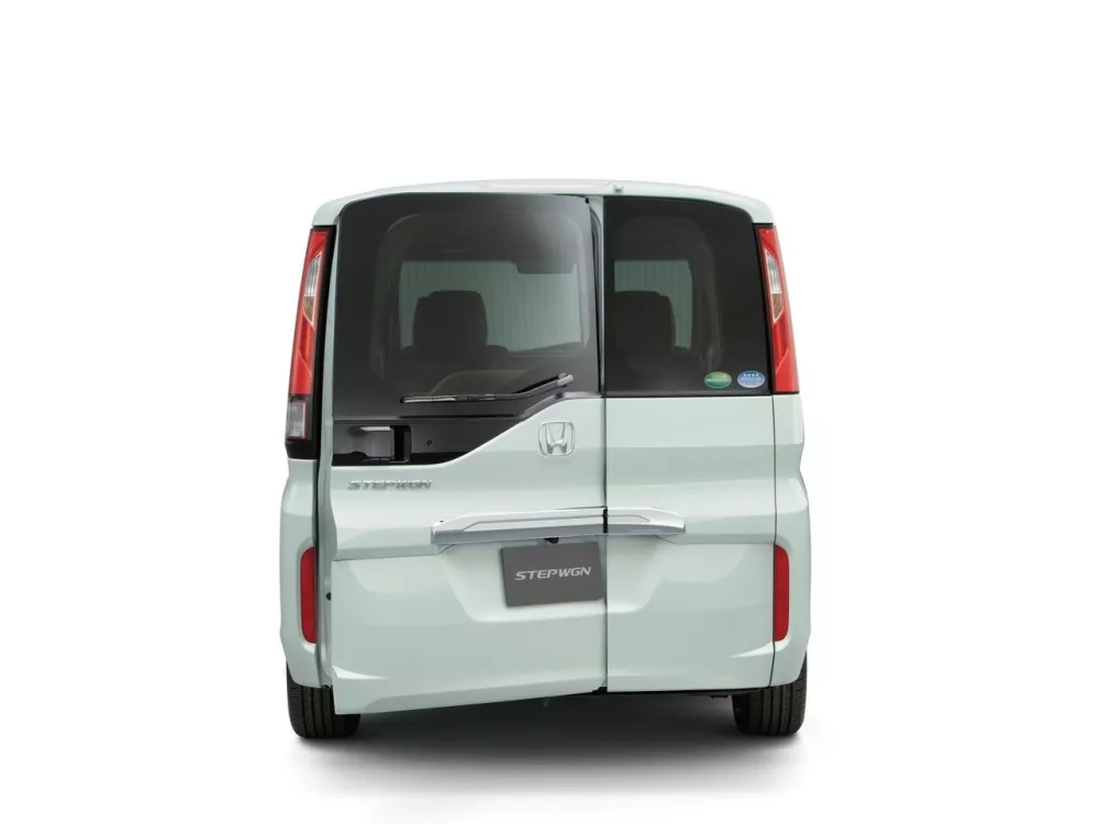 Автомобиль Honda Stepwgn V Минивэн