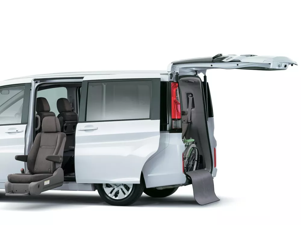 Автомобиль Honda Stepwgn V Минивэн