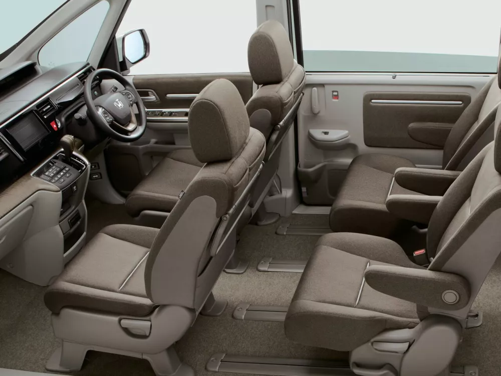 Автомобиль Honda Stepwgn V Рестайлинг Минивэн