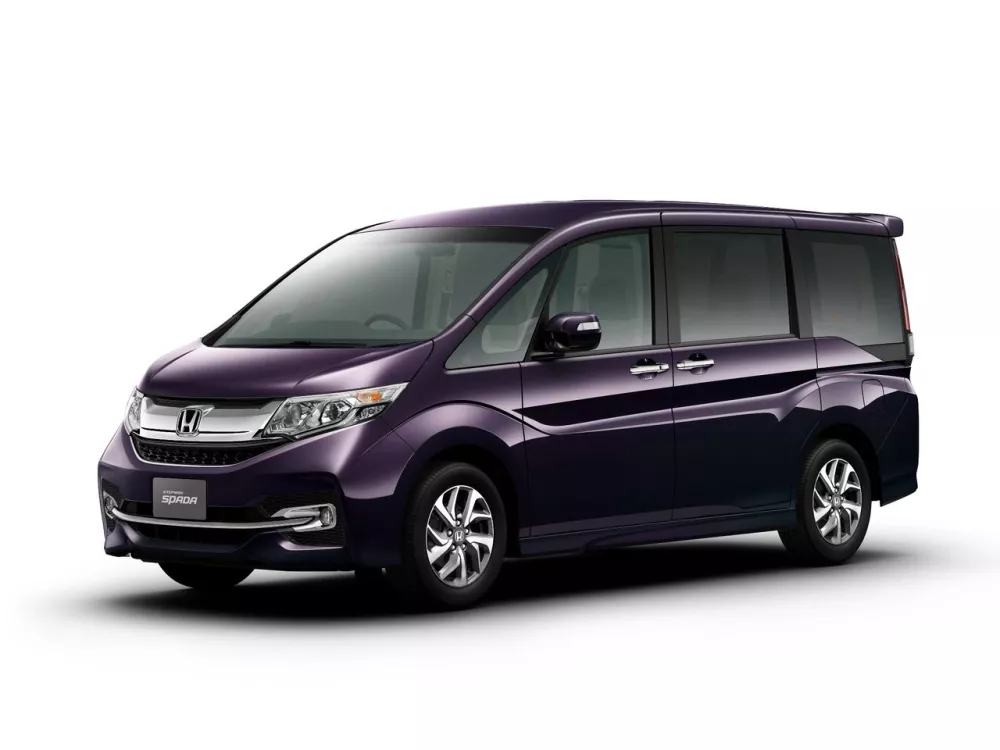 Автомобиль Honda Stepwgn V Минивэн Spada