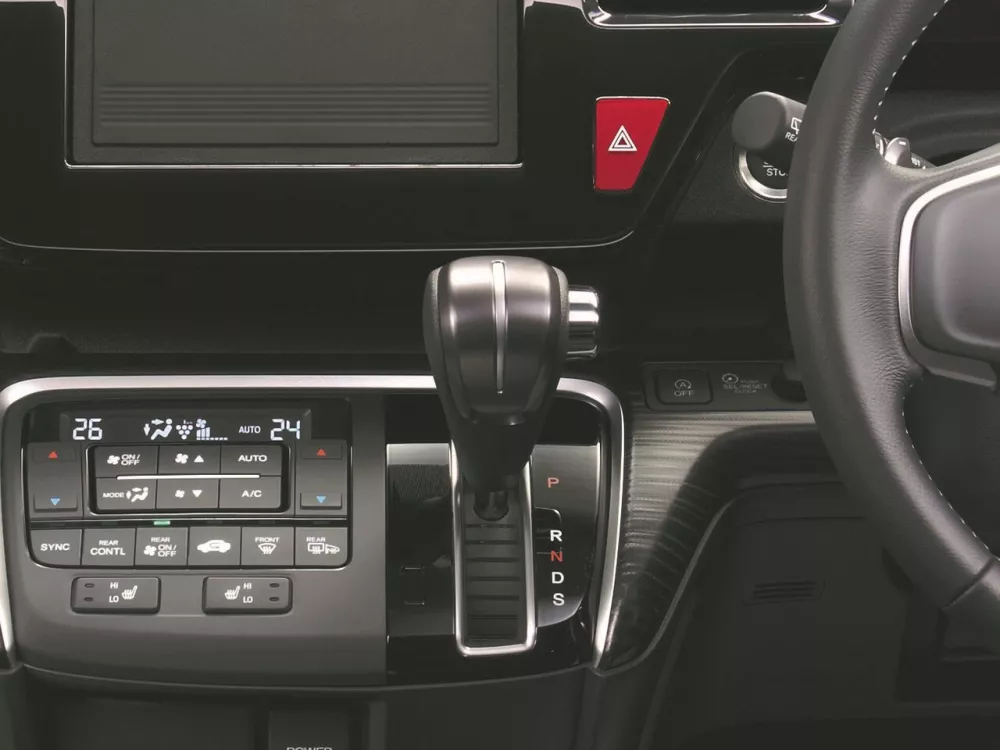 Автомобиль Honda Stepwgn V Минивэн Spada