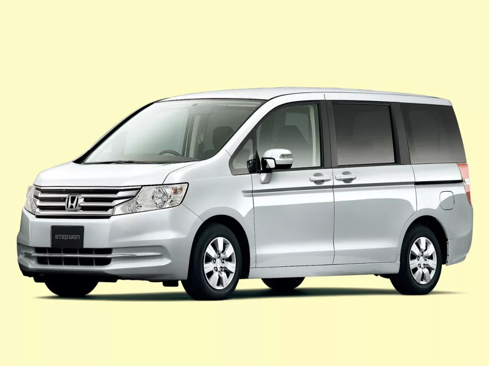 Автомобиль Honda Stepwgn IV Рестайлинг Минивэн