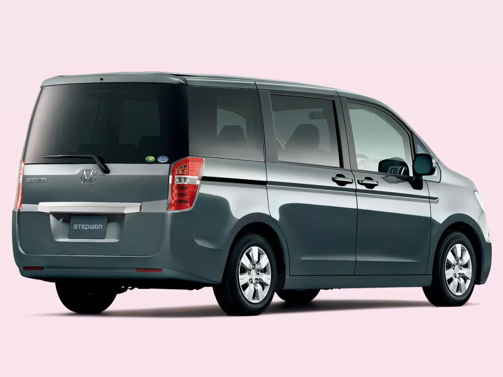 Автомобиль Honda Stepwgn IV Рестайлинг Минивэн