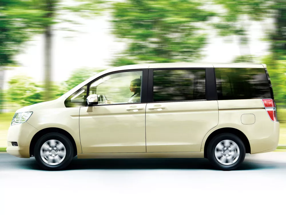 Автомобиль Honda Stepwgn IV Минивэн