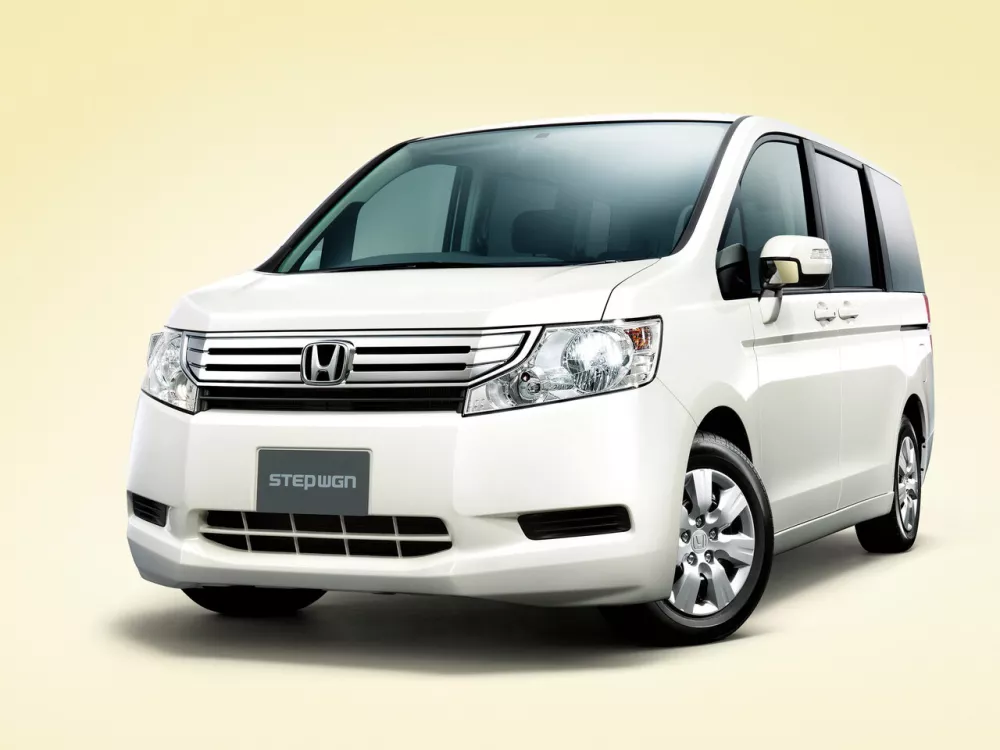 Автомобиль Honda Stepwgn IV Минивэн
