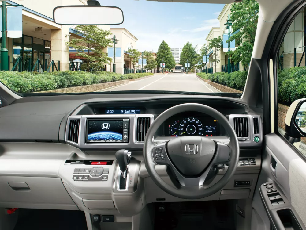 Автомобиль Honda Stepwgn IV Минивэн