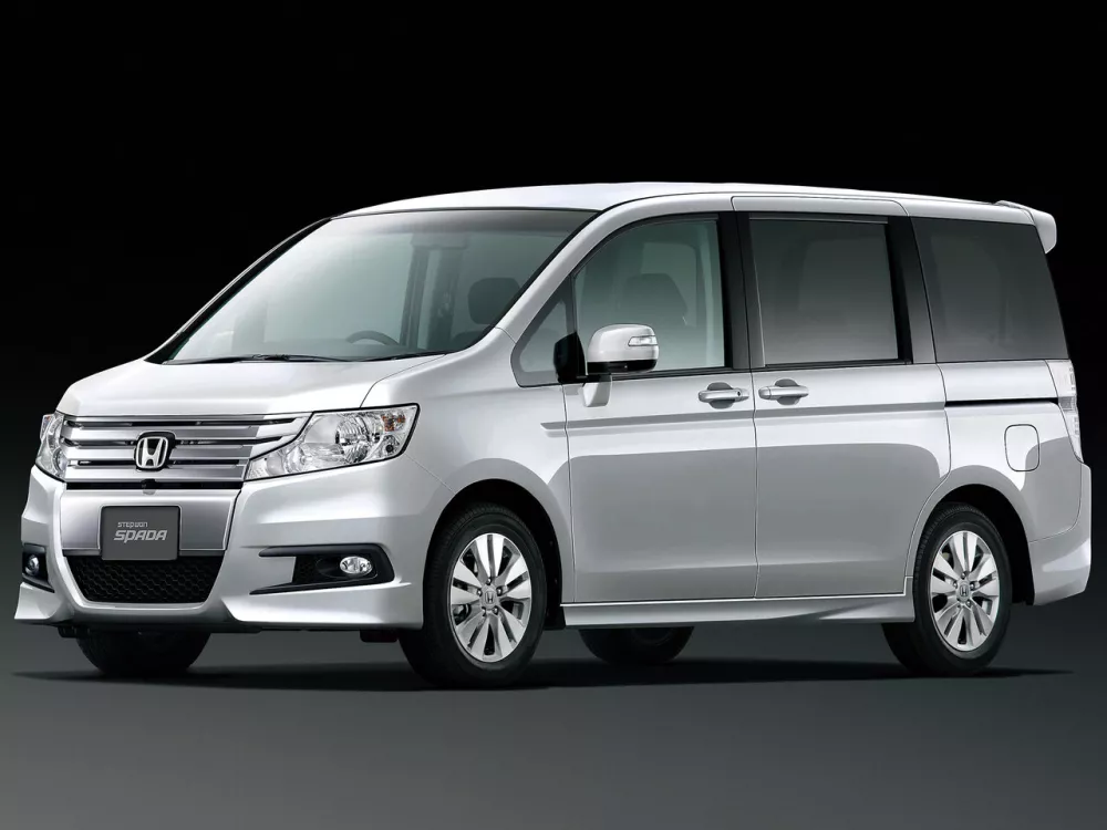 Автомобиль Honda Stepwgn IV Минивэн Spada