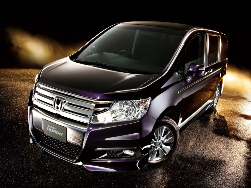 Автомобиль Honda Stepwgn IV Минивэн Spada