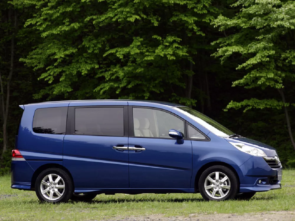 Автомобиль Honda Stepwgn III Минивэн