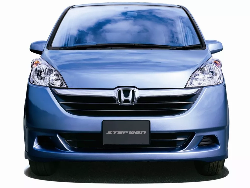 Автомобиль Honda Stepwgn III Минивэн