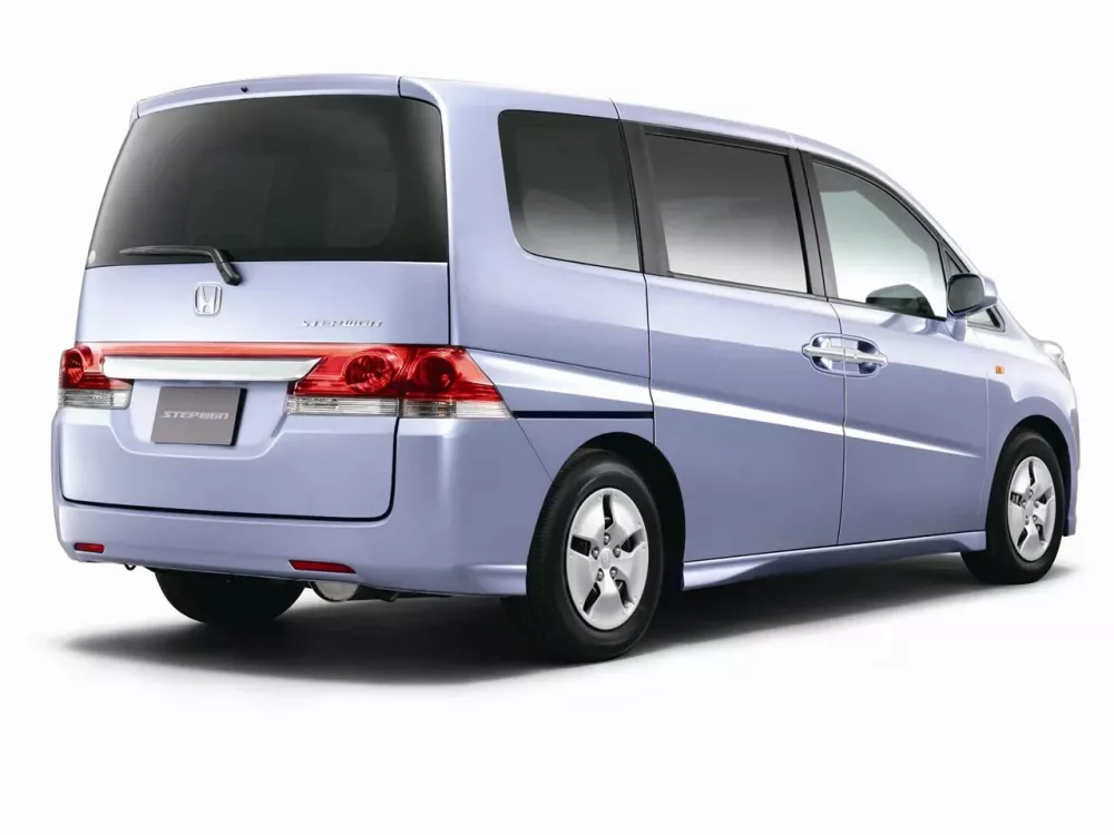Автомобиль Honda Stepwgn III Минивэн