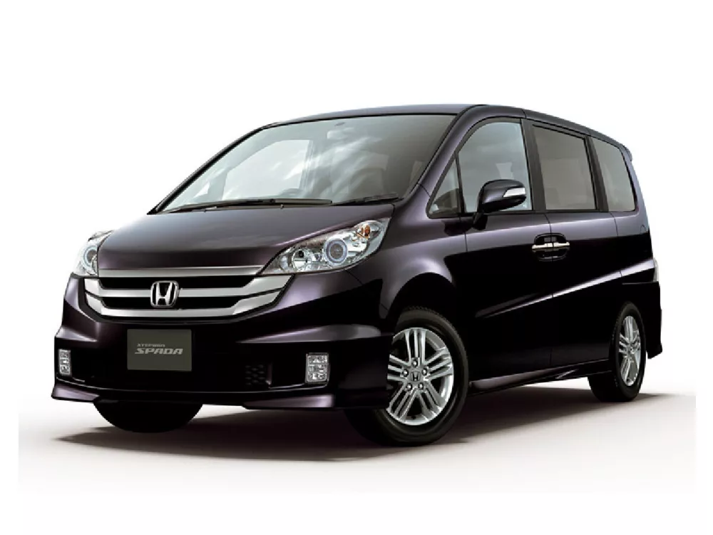 Автомобиль Honda Stepwgn III Минивэн Spada