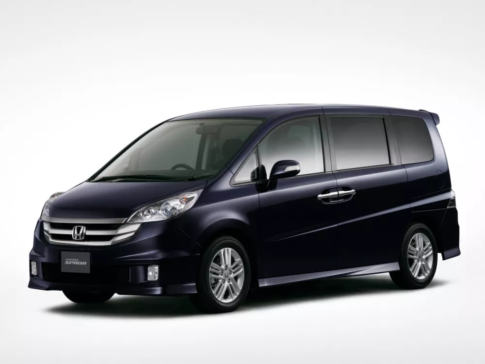 Автомобиль Honda Stepwgn III Минивэн Spada