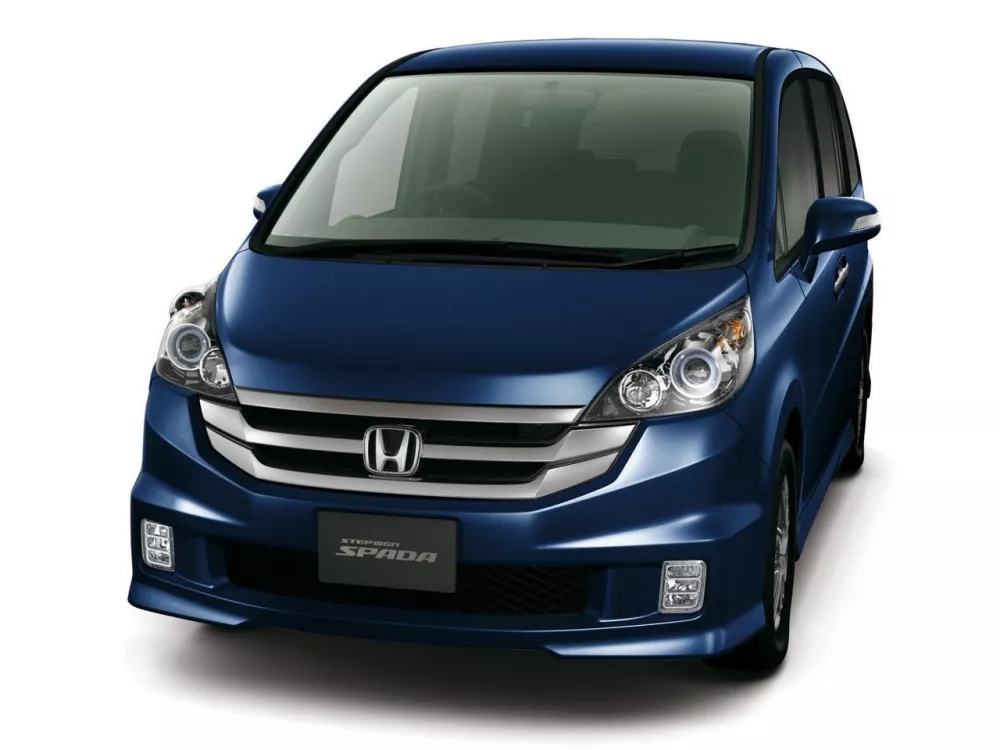 Автомобиль Honda Stepwgn III Минивэн Spada