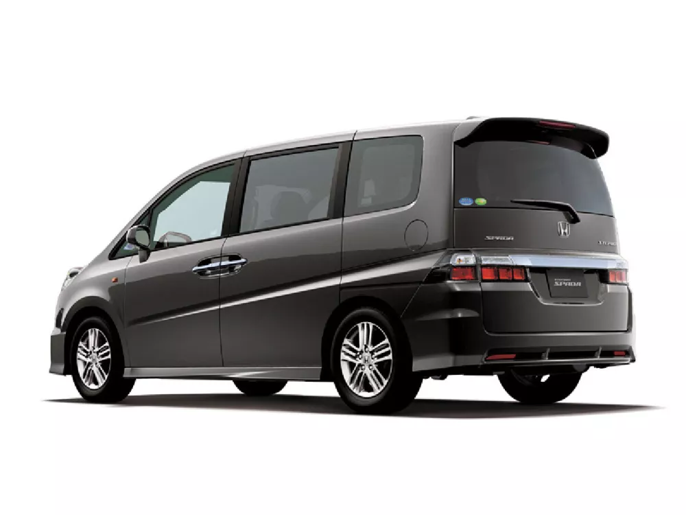 Автомобиль Honda Stepwgn III Минивэн Spada