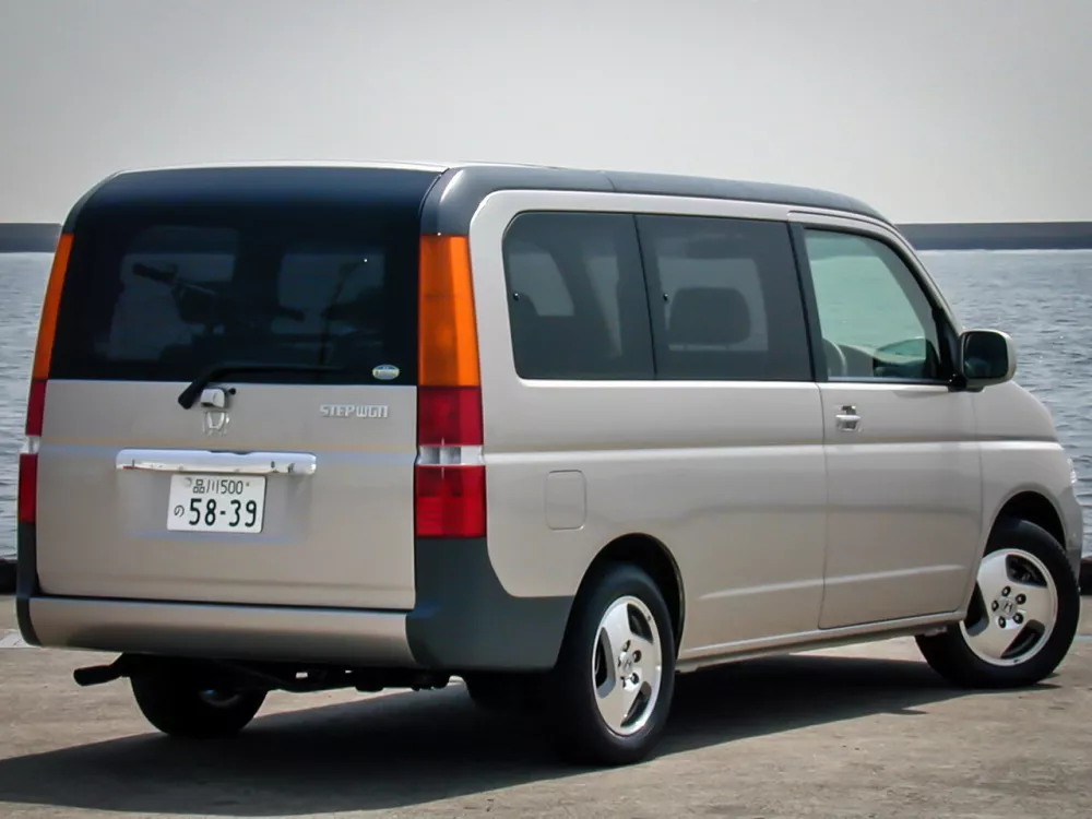 Автомобиль Honda Stepwgn II Минивэн